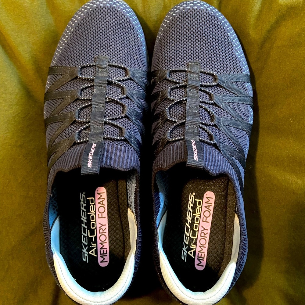NWOT Skechers Sneakers